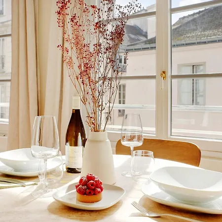 The Essence Of Boho Luxury Marais Getaway! Apartment